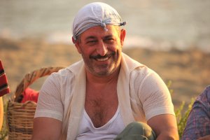 Cem Yılmaz İftarlık Gazoz'da Yaşlandı