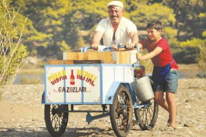 Cem Yılmaz İzleyicileri Şaşırttı