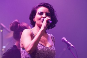 Zorlu PSM'deki Vestel Gururla Yerli Konserleri’nin bu haftaki konuğu, Güçlü Sesi ile Göksel oldu