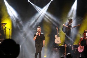 Tarkan'dan muhteşem konser