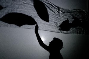 Ağaç İrfan Oynayan İnsan Tiyatrosu