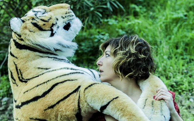 Şebnem Bozoklu ve Kerem Fırtına “Kaplan Sarılması” oyunu ile 