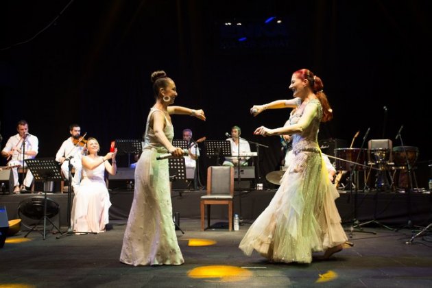 Candan Ertekin ve Kardeş Türkülerin Müzik Ziyafeti