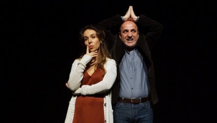 Yeni bir tiyatro ile Batı'nın Türkiye prömiyeri...