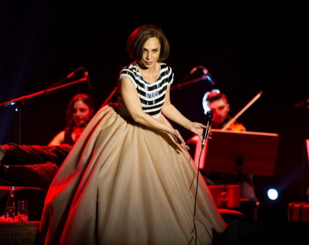 İzmir İçin Sertab Erener Vakti 