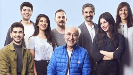 Usta oyuncu Şener Şen’in 14 yıl aradan sonra tiyatroya geri dönüyor