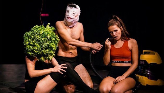 Yerden Yukarı Bulutların Altında