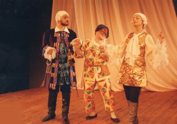 İki Efendinin Uşağı