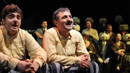 Eşeğin Gölgesinde 
