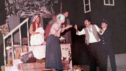 Kırmızı Sokağın Suzanı