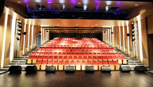 SAHNELER: Beylikdüzü Fatih Sultan Mehmet Kültür Sanat Merkezi Rasim Öztekin Sahnesi