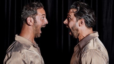 Kafamdaki Kurbağa izleyiciyi zihnin karanlık köşelerine davet ediyor. 