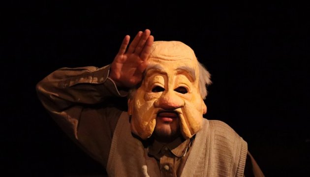 Sandalyeler - Bambu Tiyatro ve Ankara Devinim Tiyatro ortaklığıyla gösterimde...